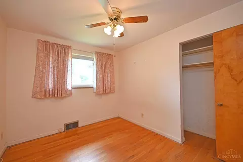 Bedroom - 2286 Deblin Dr, Cincinnati, OH 45239 photo 7 of 9