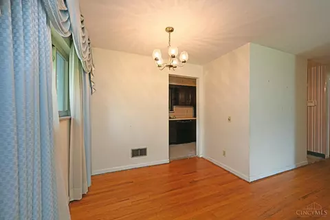Dining - 2286 Deblin Dr, Cincinnati, OH 45239 photo 2 of 3