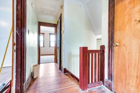 Entry Way - 552 Carplin Pl, Cincinnati, OH 45229 photo 3 of 3