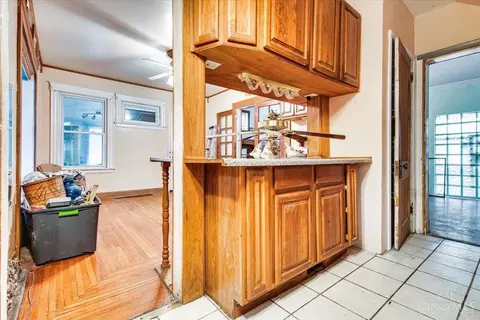 Entry Way - 552 Carplin Pl, Cincinnati, OH 45229 photo 1 of 3
