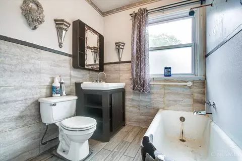 Bath - 552 Carplin Pl, Cincinnati, OH 45229 photo 2 of 2