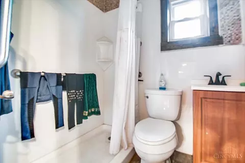 Bath - 552 Carplin Pl, Cincinnati, OH 45229 photo 1 of 2