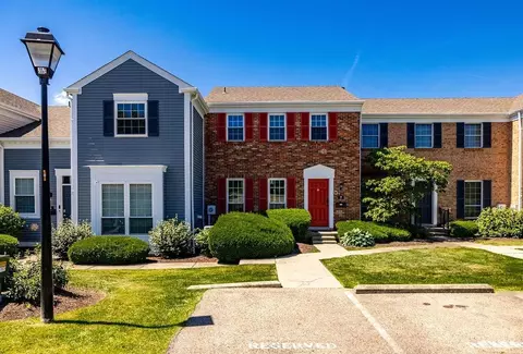 7 Twin Lakes Dr, Fairfield, OH 45014