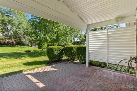 Exterior - 10552 Hadley Rd, Greenhills, OH 45218 photo 2 of 3
