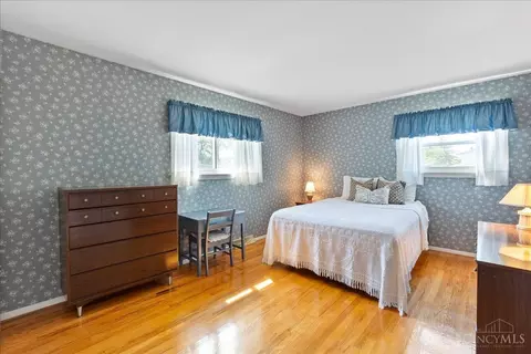 Bedroom - 10552 Hadley Rd, Greenhills, OH 45218 photo 3 of 7