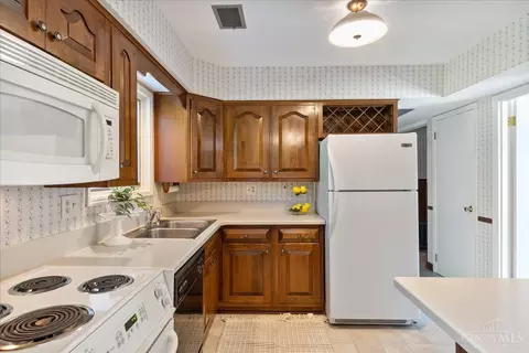 Kitchen - 10552 Hadley Rd, Greenhills, OH 45218 photo 3 of 3