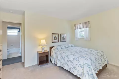 Bedroom - 10552 Hadley Rd, Greenhills, OH 45218 photo 6 of 7