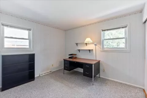 Bedroom - 10552 Hadley Rd, Greenhills, OH 45218 photo 5 of 7