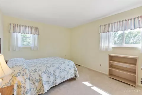 Bedroom - 10552 Hadley Rd, Greenhills, OH 45218 photo 7 of 7