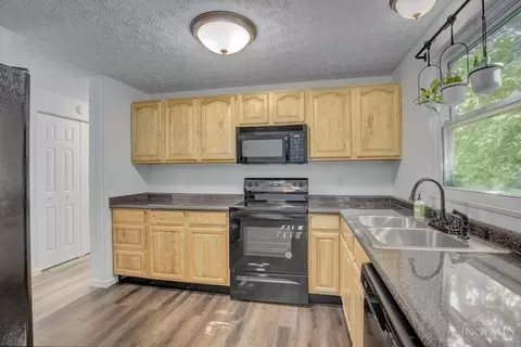 683 Holiday Dr, Cincinnati, OH 45245 photo 6