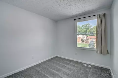 683 Holiday Dr, Cincinnati, OH 45245 photo 11