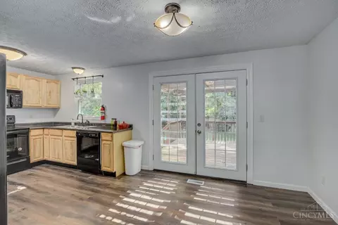 683 Holiday Dr, Cincinnati, OH 45245 photo 8