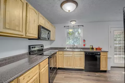 683 Holiday Dr, Cincinnati, OH 45245 photo 5