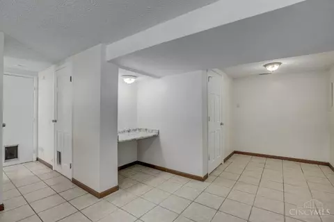 683 Holiday Dr, Cincinnati, OH 45245 photo 14