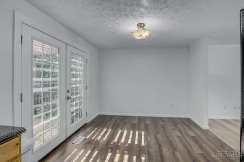 683 Holiday Dr, Cincinnati, OH 45245 photo 7