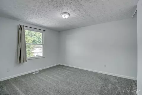 683 Holiday Dr, Cincinnati, OH 45245 photo 10
