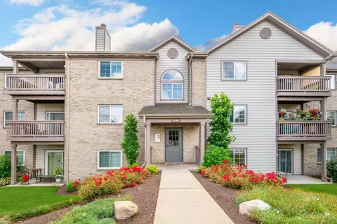 8395 Spring Valley Ct #102, West Chester, OH 45069