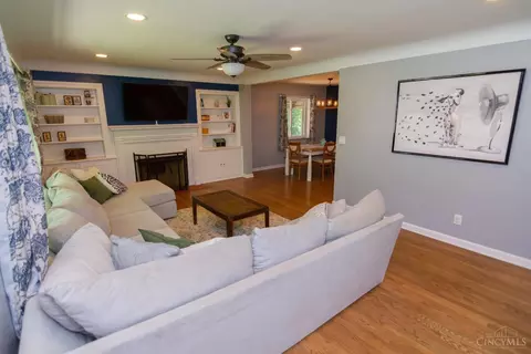 Living - 6100 Plainfield Rd, Cincinnati, OH 45213 photo 1 of 2