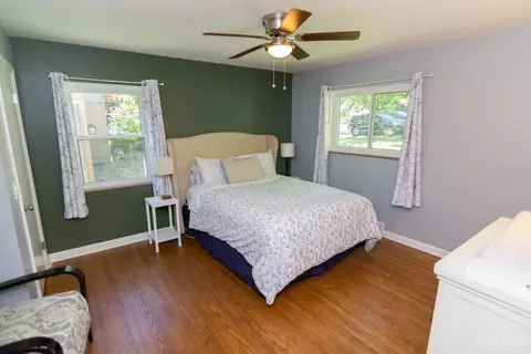 Bedroom - 6100 Plainfield Rd, Cincinnati, OH 45213 photo 2 of 11