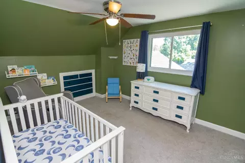 Bedroom - 6100 Plainfield Rd, Cincinnati, OH 45213 photo 8 of 11