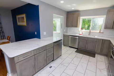 Kitchen - 6100 Plainfield Rd, Cincinnati, OH 45213 photo 2 of 5