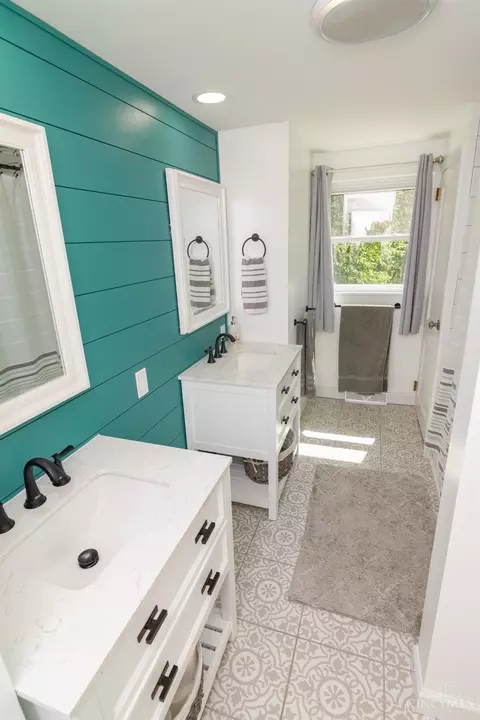 Bath - 6100 Plainfield Rd, Cincinnati, OH 45213 photo 3 of 7