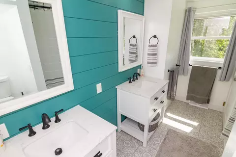 Bath - 6100 Plainfield Rd, Cincinnati, OH 45213 photo 5 of 7