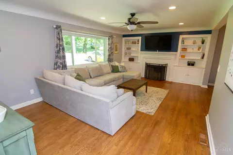 Living - 6100 Plainfield Rd, Cincinnati, OH 45213 photo 2 of 2