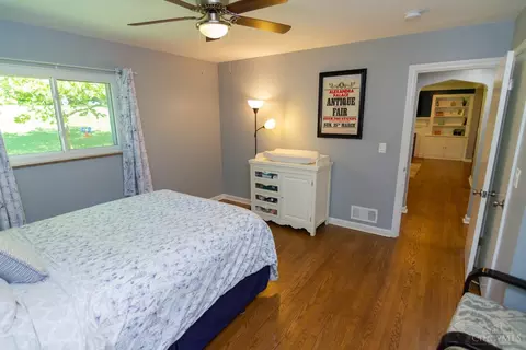 Bedroom - 6100 Plainfield Rd, Cincinnati, OH 45213 photo 4 of 11