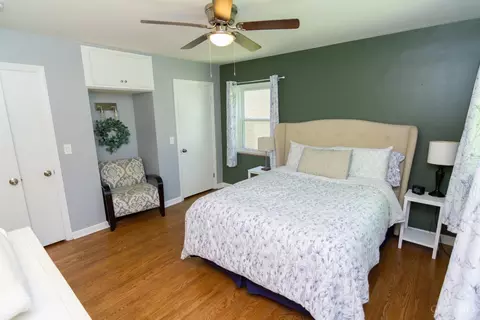 Bedroom - 6100 Plainfield Rd, Cincinnati, OH 45213 photo 1 of 11