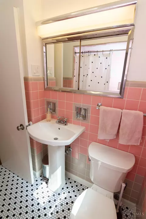 Bath - 6100 Plainfield Rd, Cincinnati, OH 45213 photo 2 of 7