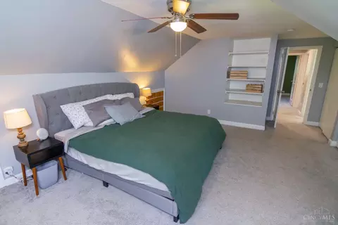 Bedroom - 6100 Plainfield Rd, Cincinnati, OH 45213 photo 6 of 11