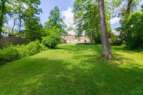 Exterior - 6100 Plainfield Rd, Cincinnati, OH 45213 photo 6 of 7