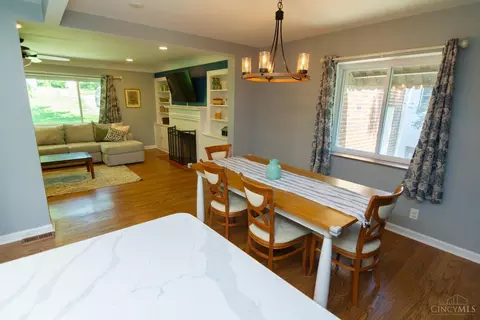 Dining - 6100 Plainfield Rd, Cincinnati, OH 45213 photo 3 of 4