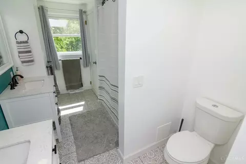 Bath - 6100 Plainfield Rd, Cincinnati, OH 45213 photo 6 of 7