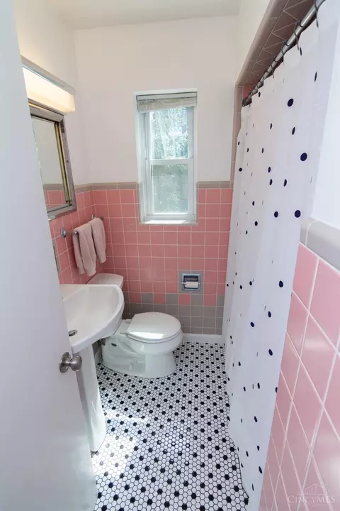 Bath - 6100 Plainfield Rd, Cincinnati, OH 45213 photo 1 of 7