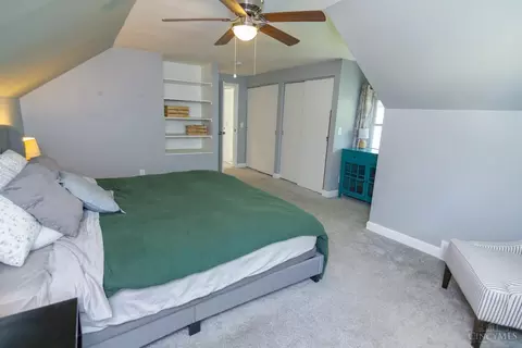 Bedroom - 6100 Plainfield Rd, Cincinnati, OH 45213 photo 5 of 11