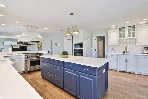 Kitchen - 35 Carpenters Run, Blue Ash, OH 45241 photo 3 of 9