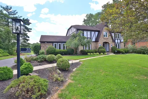 35 Carpenters Run, Blue Ash, OH 45241