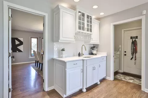 Kitchen - 35 Carpenters Run, Blue Ash, OH 45241 photo 7 of 9