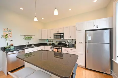 Kitchen - 4324 Beech Hill Ave, Cincinnati, OH 45223 photo 2 of 4