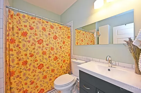 Bath - 4324 Beech Hill Ave, Cincinnati, OH 45223 photo 2 of 2