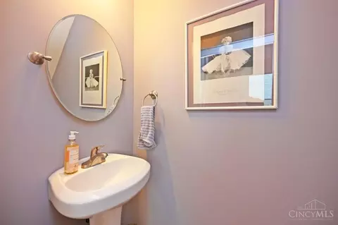 Bath - 4324 Beech Hill Ave, Cincinnati, OH 45223 photo 1 of 2