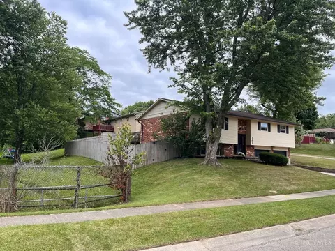 702 Victoria Dr, Franklin, OH 45005 photo 3