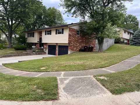 702 Victoria Dr, Franklin, OH 45005 photo 2