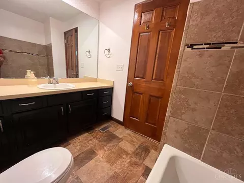 702 Victoria Dr, Franklin, OH 45005 photo 15