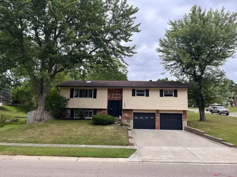 702 Victoria Dr, Franklin, OH 45005