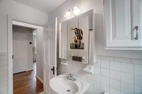 Bath - 4312 Grove Ave, Mariemont, OH 45227 photo 2 of 3