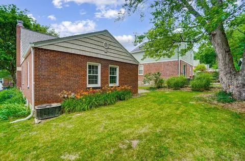 Exterior - 4312 Grove Ave, Mariemont, OH 45227 photo 5 of 6