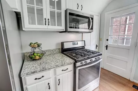 Kitchen - 4312 Grove Ave, Mariemont, OH 45227 photo 4 of 4